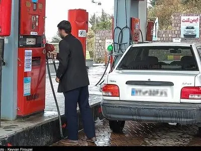 سوخت گیری روزانه ۱.۶ میلیون لیتر بنزین با کارت اضطراری در آذربایجان شرقی