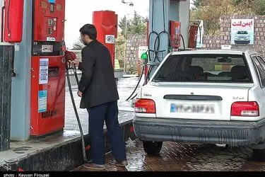 سوخت گیری روزانه ۱.۶ میلیون لیتر بنزین با کارت اضطراری در آذربایجان شرقی