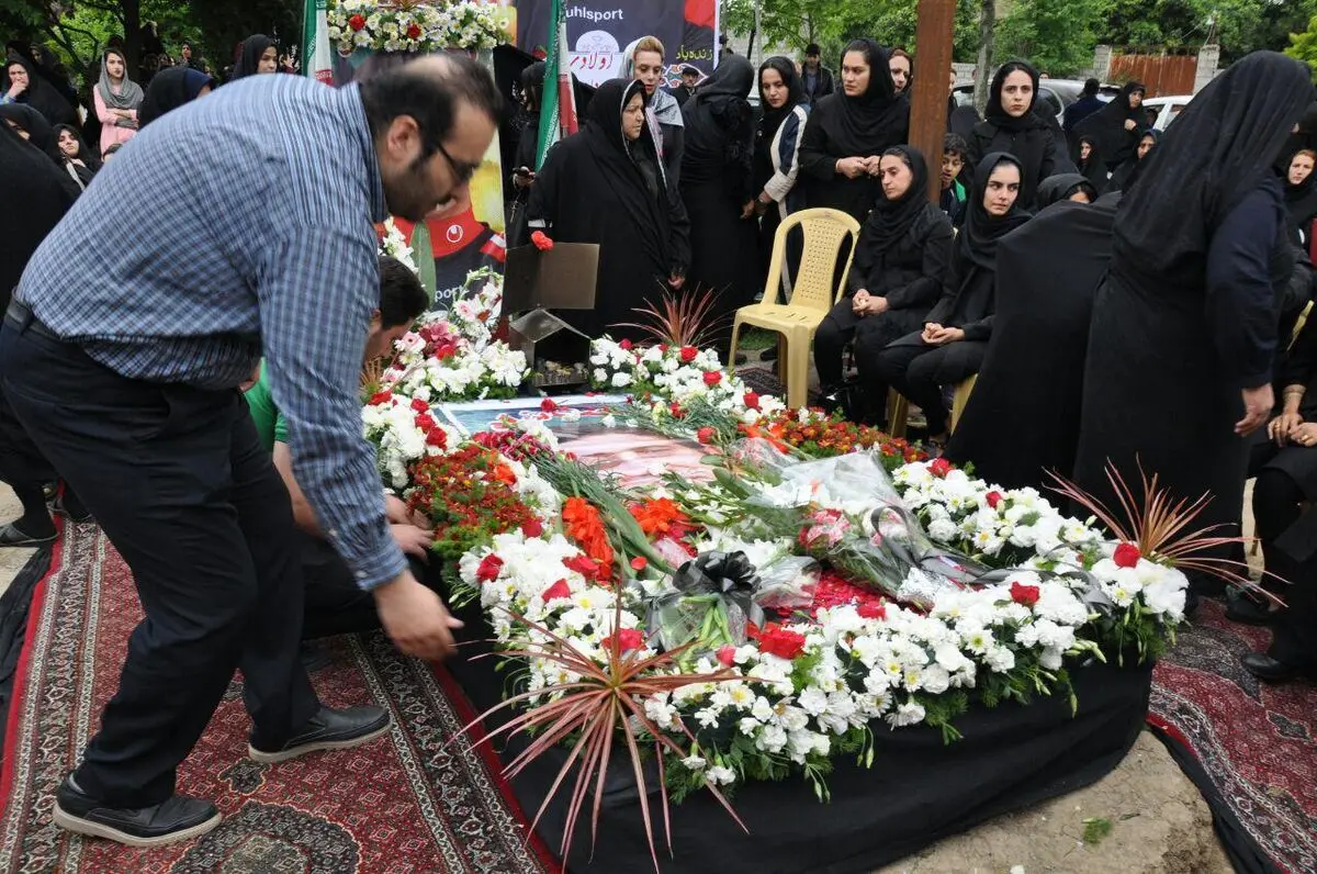 گزارش تصویری از اولین سالگرد درگذشت مهرداد اولادی