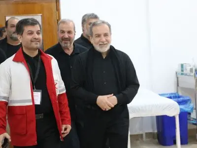 بازدید عراقچی از درمانگاه هلال‌احمر ایران در نجف اشرف 