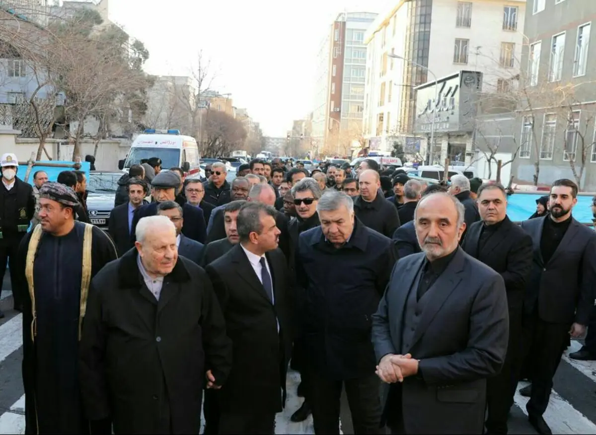 حضور جمعی از سفرای خارجی مقیم تهران در مراسم تشییع پیکر سردار سلیمانی