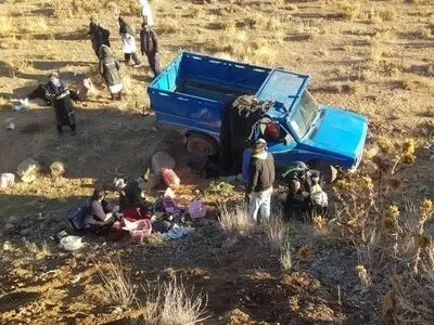 مصدومیت ۱۶ کارگر زن و مرد در حادثه واژگونی وانت در دماوند/ یکی از کارگران جان باخت