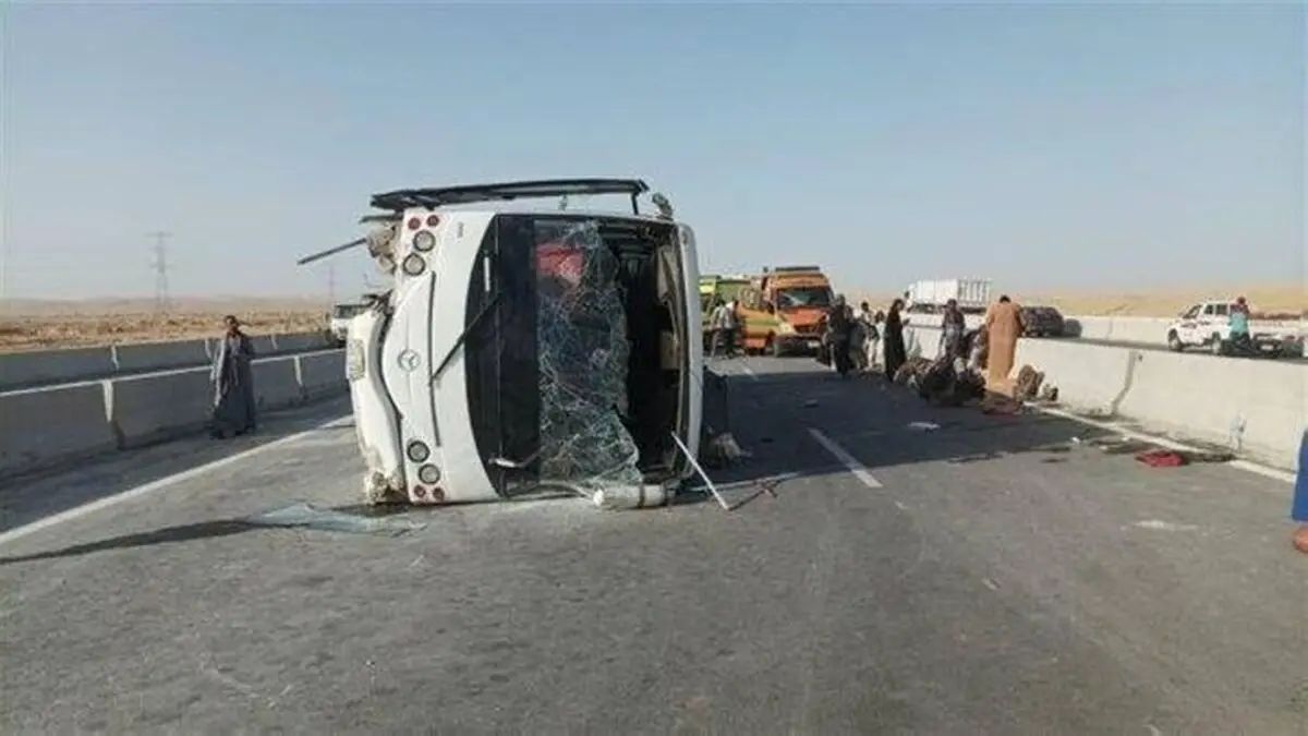 مرگ و مصدومیت ۱۳ کارگر در پی واژگونی یک مینی‌بوس در مصر