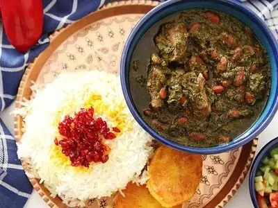 طرز تهیه قورمه‌سبزی با سبزی خشک