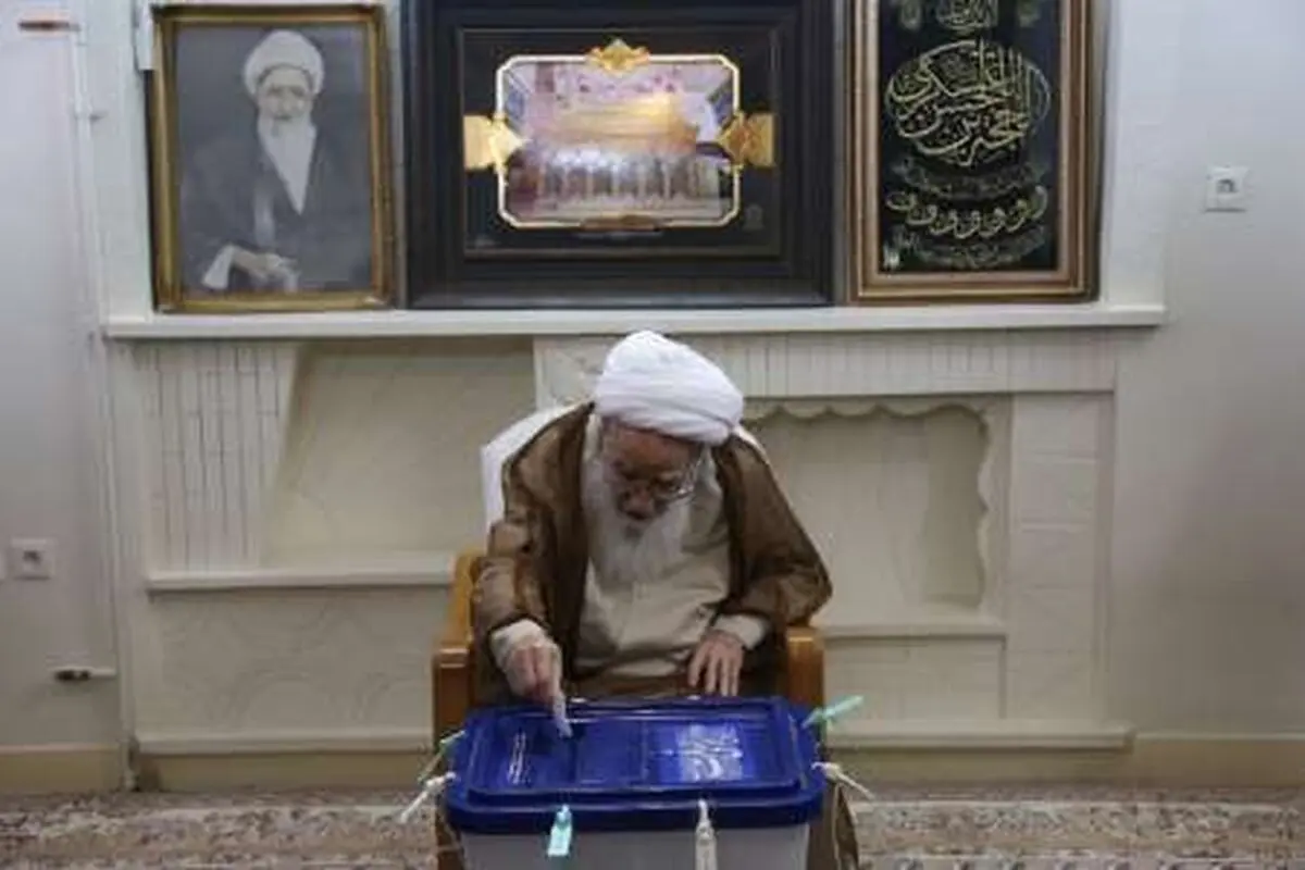  آیت‌الله صافی گلپایگانی رای خود را به صندوق انداخت