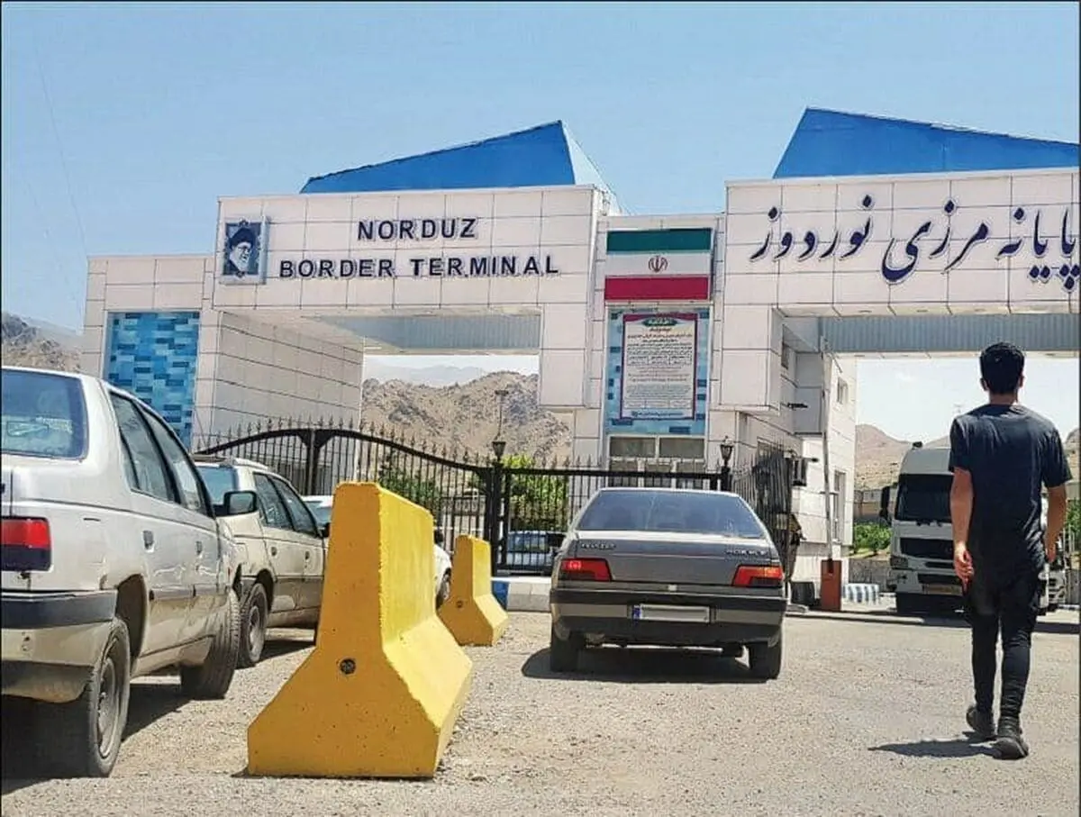 ورود ۱۸۰۰مسافر ایرانی به مرز ارمنستان فقط در ۴۸ ساعت/ مسافران بین ازدحام بیهوش می‌شوند/ استقرار آمبولانس برای رسیدگی به ایرانی‌ها 