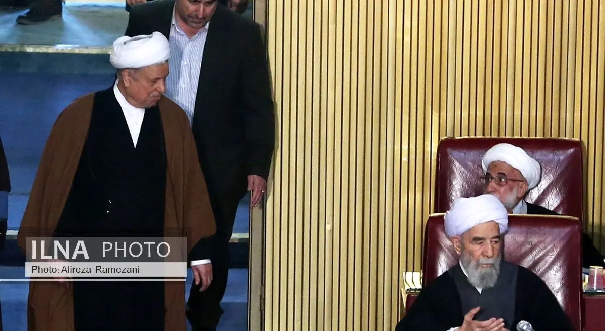 لحظه ورود آیت‌الله هاشمی به مجلس خبرگان +عکس 