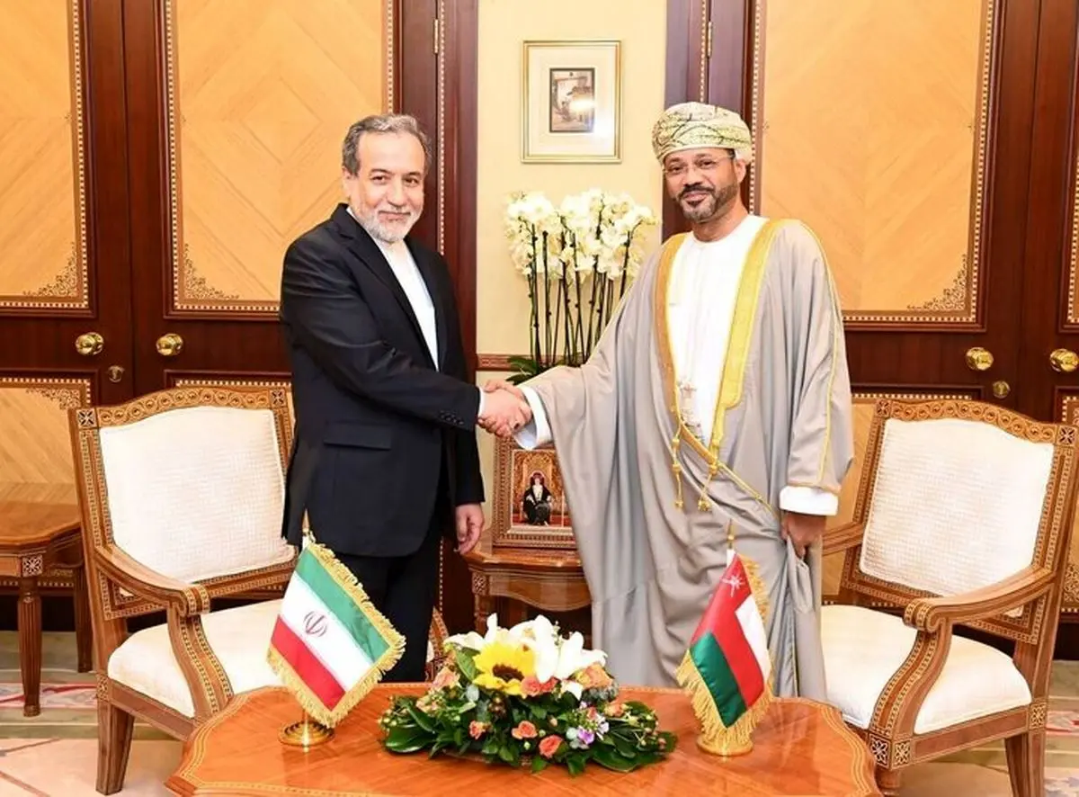 
Iran, Oman top diplomats hold meeting in Ashgabat
