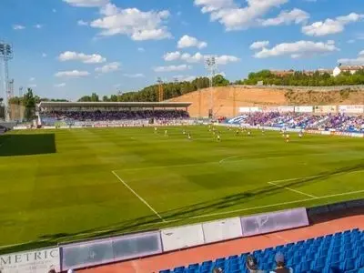 ویدئو: وقتی ورزشگاهی کوچک میزبان غولی بزرگ می‌شود