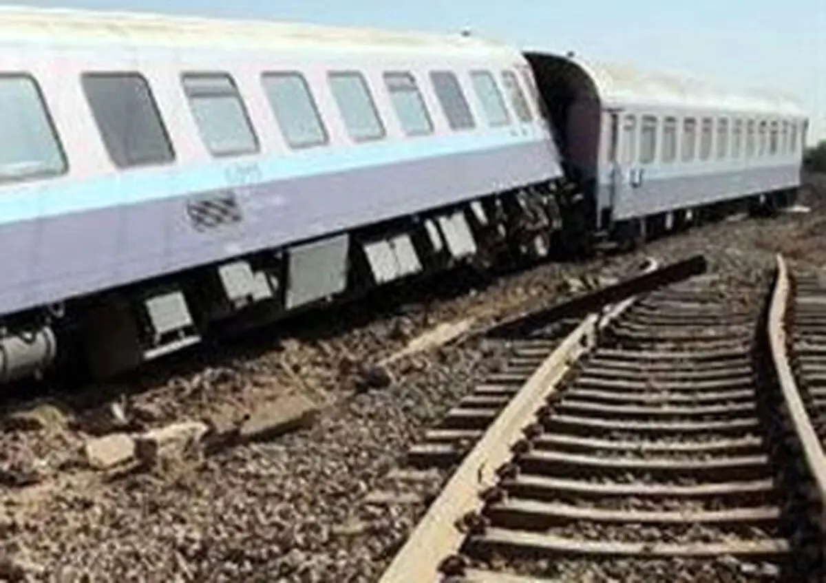 حادثه برخورد قطار مسافربری و باری در قزوین/ 20 نفر مصدوم شدند