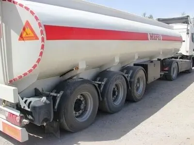 توقیف دو تریلر تانکردار حامل ۷۰ هزار لیتر سوخت قاچاق در شهرستان حاجی آباد استان هرمزگان