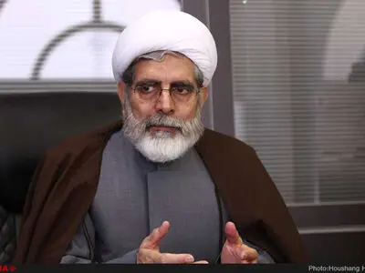 نماینده مردم می‌خواهیم، نه دلال که از وزیر امتیاز بگیرد 
