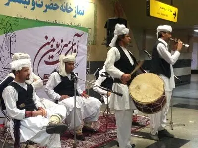 فتح شهر زیرزمینی به دست نوازنده‌ها/زیر پای عابران تهرانی چه می‌گذرد+ویدئو