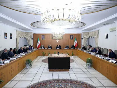 بهبود معیشت مردم باید بر همه بخش‌ها تقدم داشته باشد