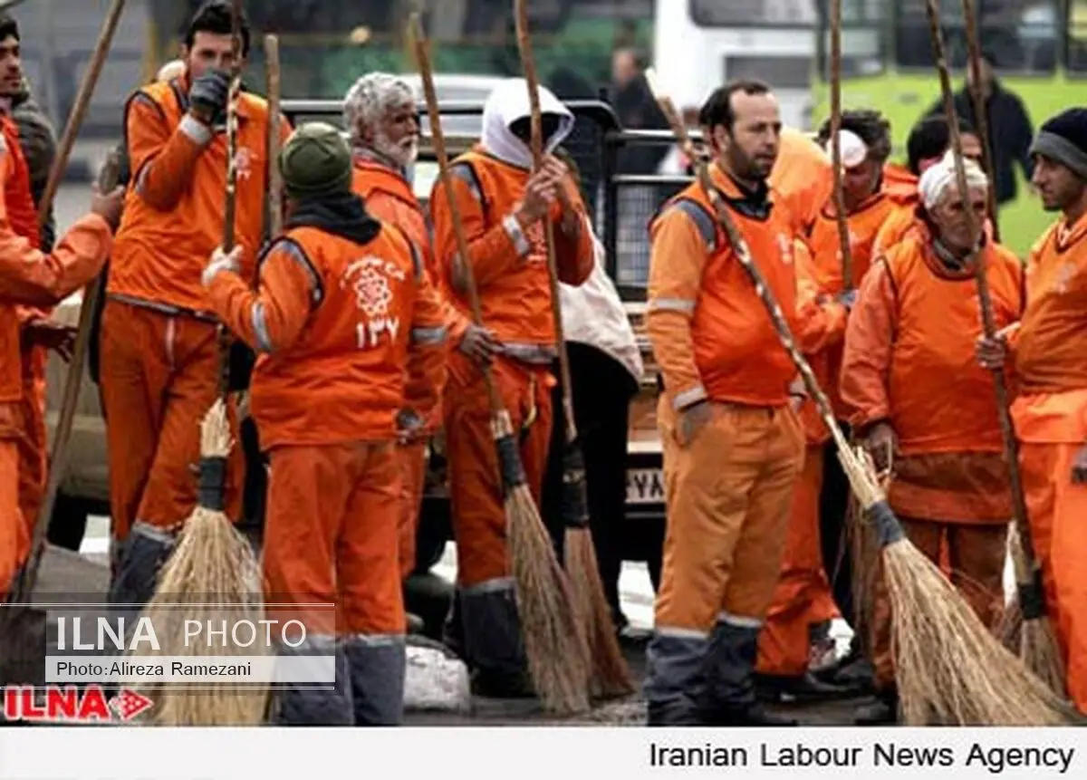تجمع کارگران شهرداری بروجرد مقابل ساختمان شورای شهر 