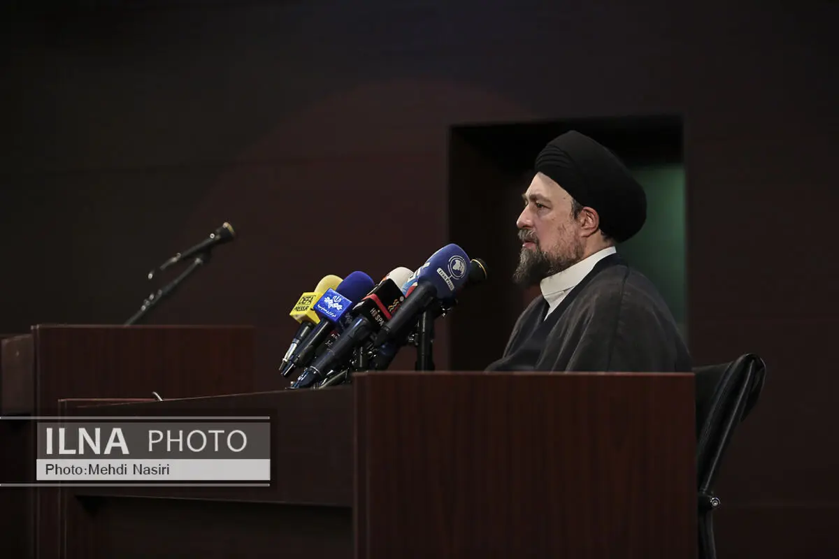 مسئولین باید کنار مردم و پایبند به آرمان‌های دینی باشند