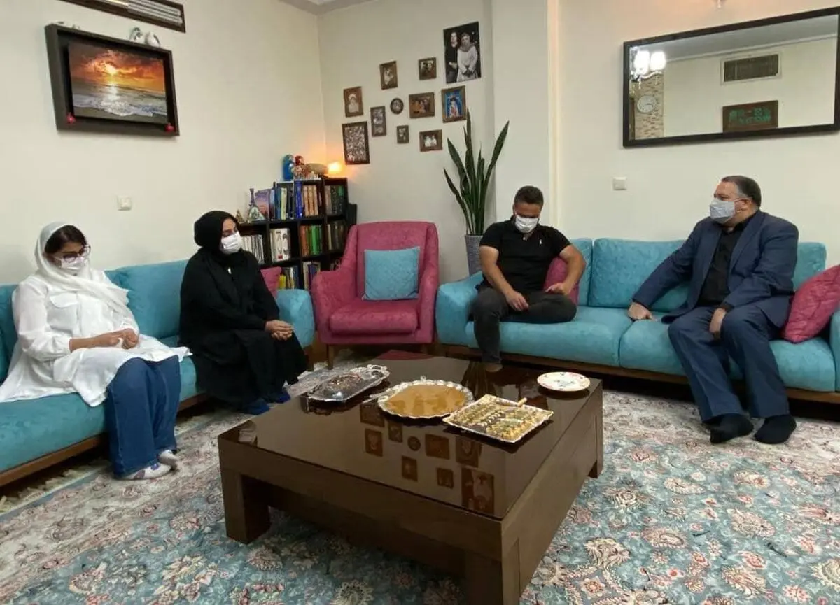مدیرعامل بنیاد سینمایی فارابی به دیدار خانواده علی سلیمانی رفت/ ابلاغ پیام تسلیت وزیر فرهنگ و ارشاد اسلامی