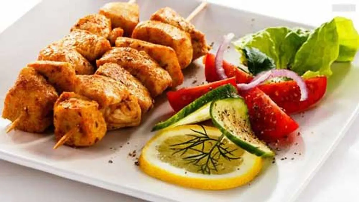 طرز تهیه جوجه کباب رژیمی با سس ماست 
