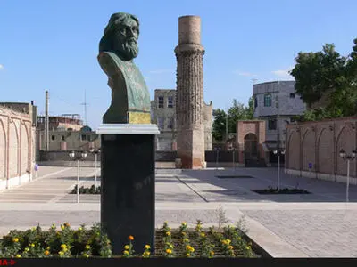 هنرمندان سنگ مزار شمس را طراحی می‌کنند