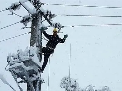 قطعی برق 150 روستای کردستان بر اثر بارش برف شدید و کولاک