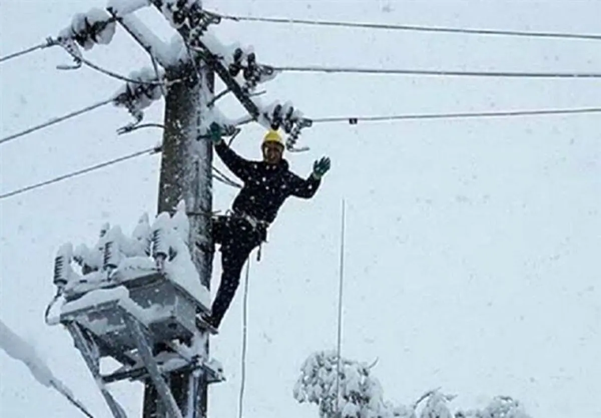 قطعی برق 150 روستای کردستان بر اثر بارش برف شدید و کولاک