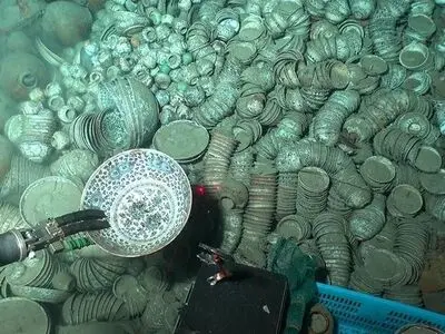 کشف ۱۰۰۰ گنج باستانی در عمق ۱۵۰۰ متری دریا 