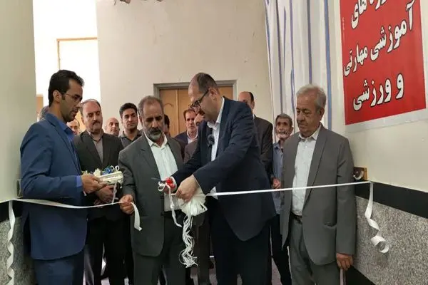 همزمان با هفته کاروکارگر "خانه کارگر نهاوند" افتتاح شد