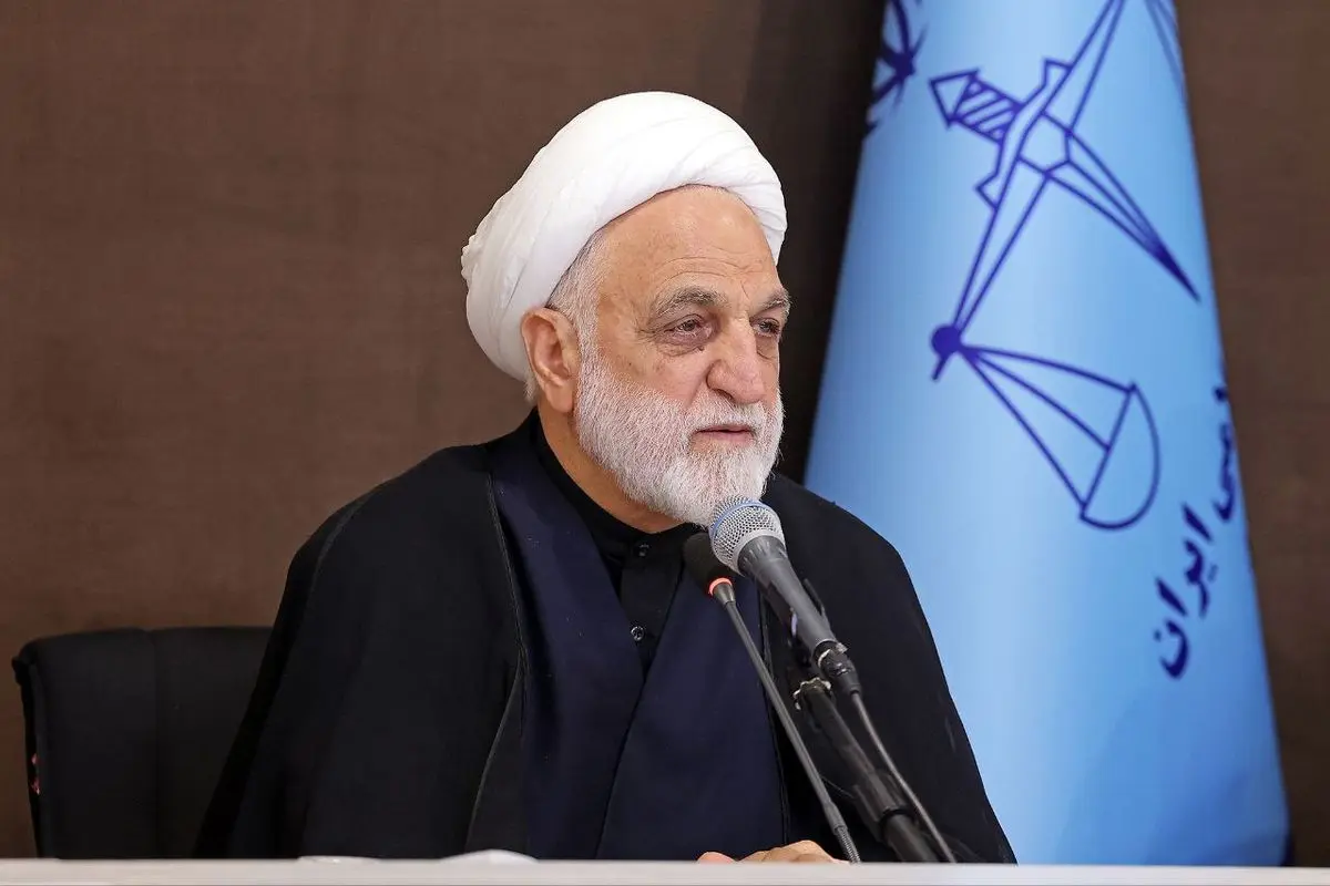 بانک مرکزی در قبال مسئولیت‌هایش در حوزه‌های پولی و بانکی و ارزی، توجه ویژه‌ای داشته باشد