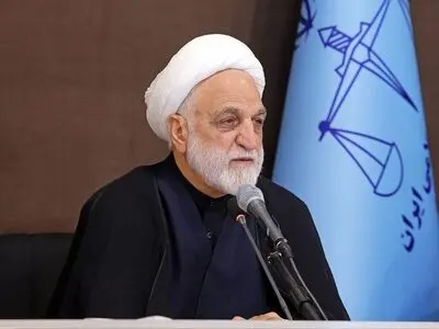 بانک مرکزی در قبال مسئولیت‌هایش در حوزه‌های پولی و بانکی و ارزی، توجه ویژه‌ای داشته باشد