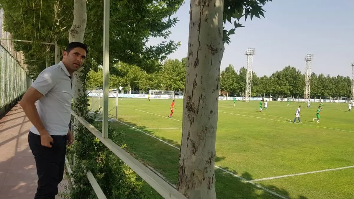 مربی تیم ملی تماشاچی بازی تیم ملی نوجوانان 