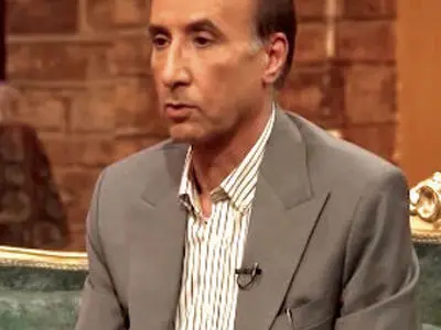 5 سال پیش حیاتی به جرم ابراز علاقه به ابی از تلویزیون اخراج شد؛ حالا روی آنتن آهنگ ابی را خواند