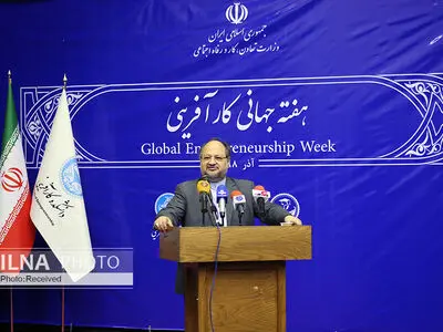شریعتمداری: دولت وام کارآفرینان جوان را ضمانت می‌کند/ حسینی نیا:  ۱.۸ میلیون جوان ۱۵ تا ۲۹ ساله در کشور بیکار هستند