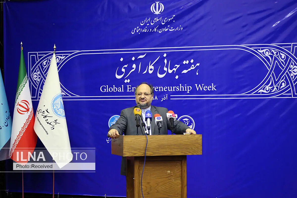 شریعتمداری: دولت وام کارآفرینان جوان را ضمانت می‌کند/ حسینی نیا:  ۱.۸ میلیون جوان ۱۵ تا ۲۹ ساله در کشور بیکار هستند
