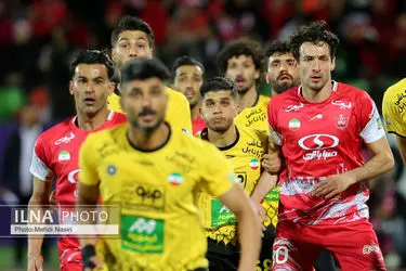 دیدار تیمهای فوتبال  پرسپولیس تهران و  سپاهان اصفهان