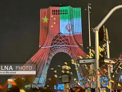 ماجرای نمایش پرچم چین روی برج آزادی از زبان سرپرست مجموعه