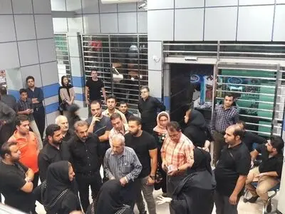 تحصن سپرده گزاران موسسه مالی و اعتباری آرمان در شعبه موسسه ملل اهواز+ تصاویر