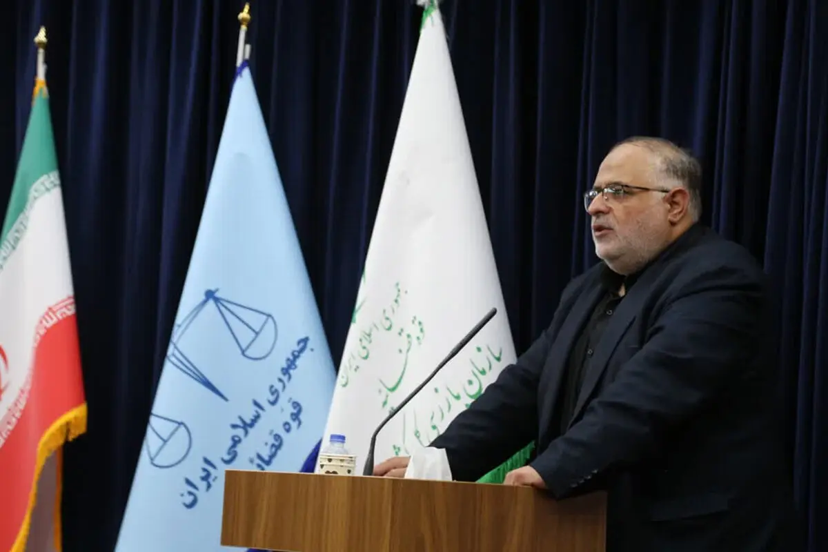 این که گشت ارشاد مدیران راه بیفتد و در یک سفر ۱۲ مدیر جابجا شود یک ضعف است