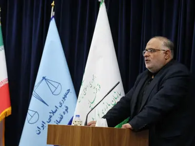 این که گشت ارشاد مدیران راه بیفتد و در یک سفر ۱۲ مدیر جابجا شود یک ضعف است