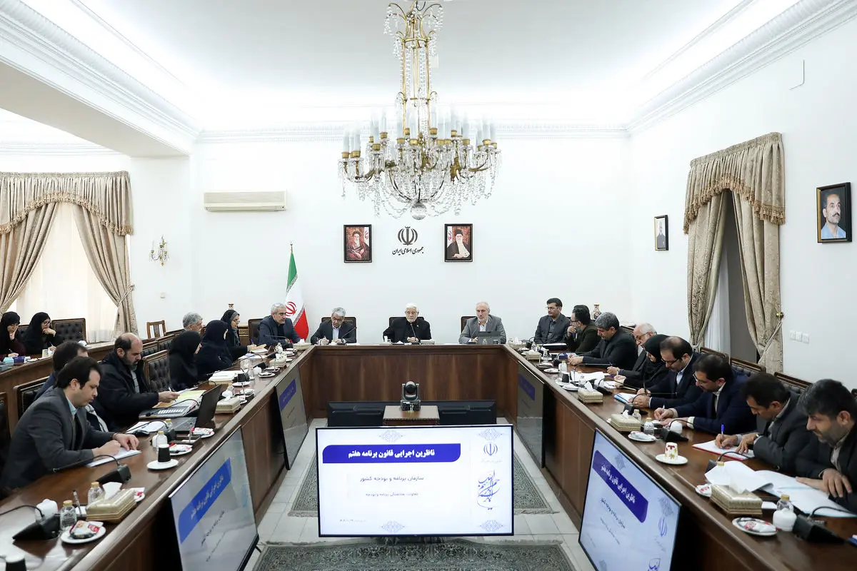 پرداختن دستگاه‌های امنیتی به مسائل اختلافات سیاسی بین نیروهای خودی ظلم به امنیت کشور است