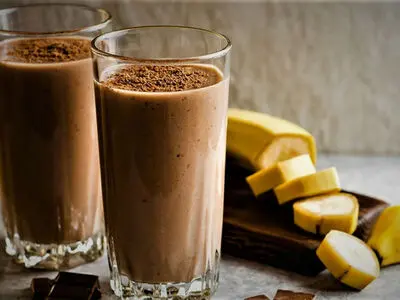 طرز تهیه اسموتی شکلاتی در خانه