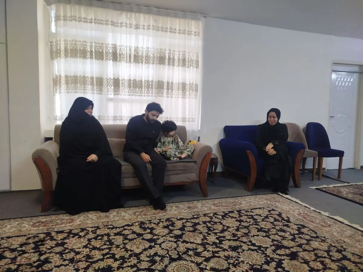 دیدار خانواده شهید سپهبد موسوی با خانواده شهید فرشباف