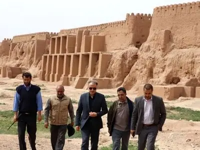 مقاصد جدید گردشگری «بر شانه ایران» معرفی می‌شود/ معرفی ۸ مسیر گردشگری و ۱۵ بسته سرمایه‌گذاری در استان