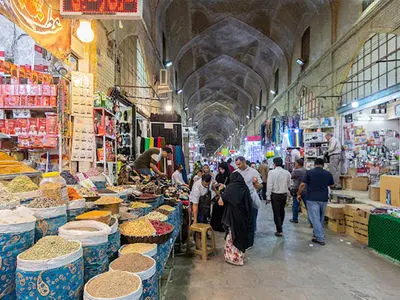  گردهمایی ۵۰۰ مدیر و صاحب کسب‌وکار در شیراز برای عبور از رکود ۱۴۰۵
