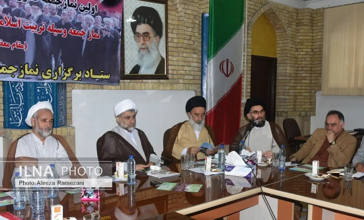تریبون‌های نماز جمعه نقش کلیدی در آموزش همگانی جامعه دارند