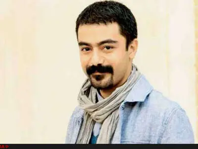 بعضی کاسب تحریم‌اند بعضی هم کاسب رایت