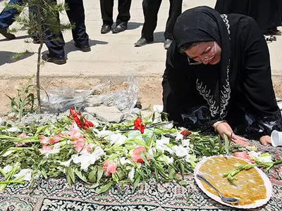 رقابت‌های انتخاباتی به آرامستان‌های کرمانشاه رسید
