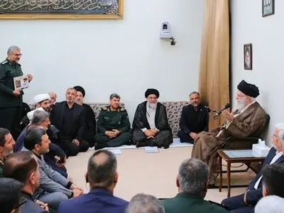 قائد الثورة: تضخیم القدرات أساس الحرب النفسیّة للأعداء ضدّ الشعوب