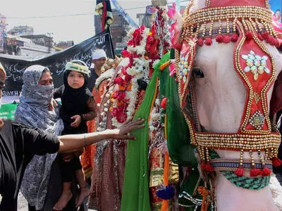 شیعیان هند، با اهدای خون مراسم محرم را گرامی می‌دارند