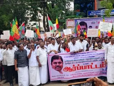 اعتراض کارگران ساختمانی هند علیه قوانین جدید/ فضای دموکراتیک محدود شده