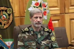 تا آخرین قطره خون از خاک پاک ایران دفاع می‌کنیم